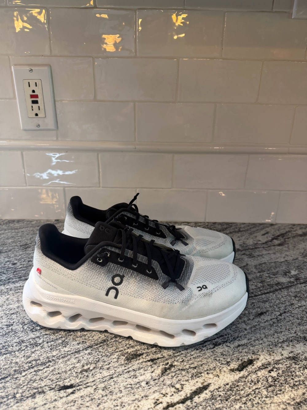Men’s On Cloudtilt Size 7.5/Women’s 9